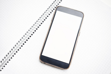 现代智能手机模拟了白色的空白屏幕，在笔记本上