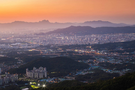 日落，首尔，韩国的首尔城市天际线