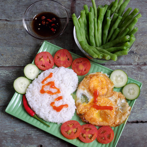 越南食品，熟水稻 煎蛋卷 情人节