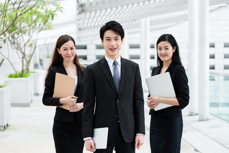 商务亚洲窗边图片