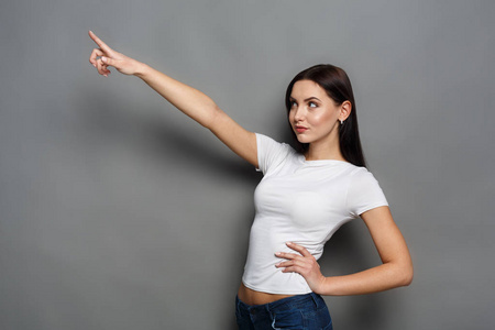 激动女人设计图片