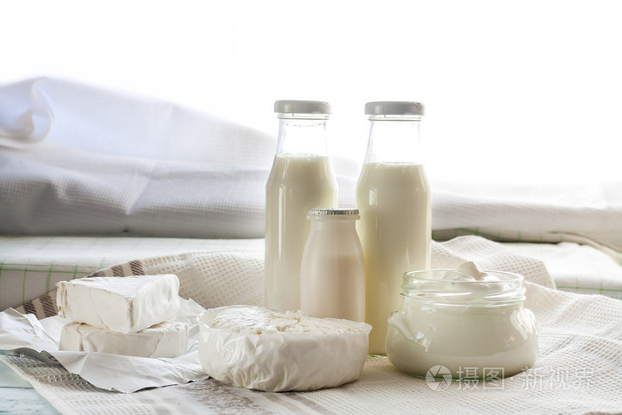 奶制品. 牛奶,玻璃瓶,酸奶,酸奶,酸奶,奶酪