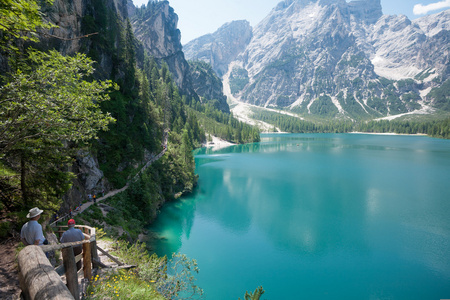 徒步在湖 Braies