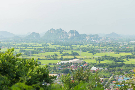 泰国景观的农村城市化和山图片