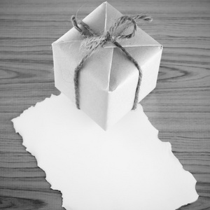 礼品盒用纸黑色和白色的颜色色调风格