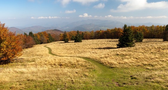 从斯特拉佐夫斯特尔佐夫斯克夫奇山的秋景