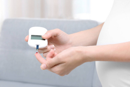 孕妇测血糖图片
