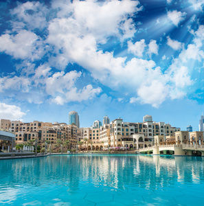 迪拜，阿拉伯联合酋长国。美好的城市天际线上靓丽