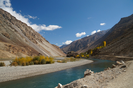 河和 Ghizer 谷在巴基斯坦北部山区