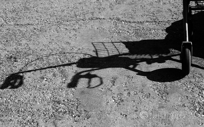 影子沃克帮助老年人独自行走