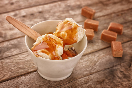 流动的冰激淋图片