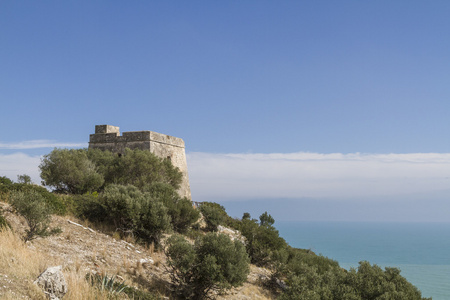 在 Gargano 海岸了望塔