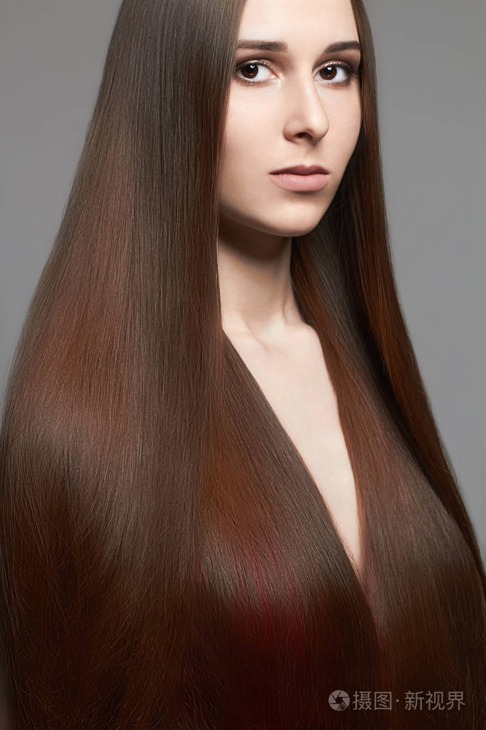 长头发美丽的年轻女子照片-正版商用图片0dv6gt-摄图新视界