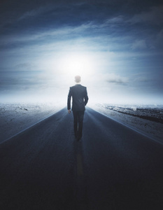 一个人旅行背影图片