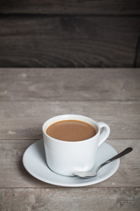 杯咖啡与茶碟