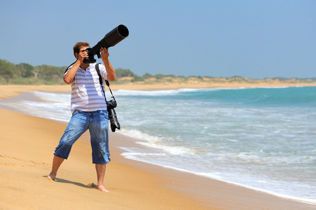 在海滩上的摄影师