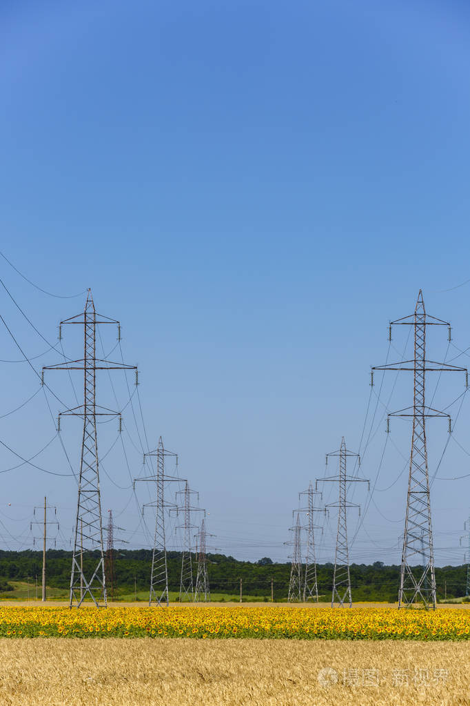 高压电线杆上一个字段