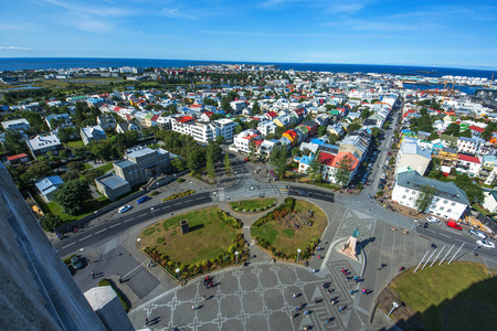 在 summerfrom 顶部的 Hallgrimskirkja 教堂，冰岛雷克雅未克市中心的视图