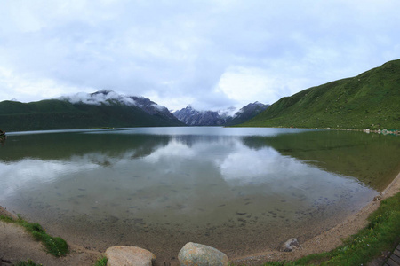 美丽的风景与湖