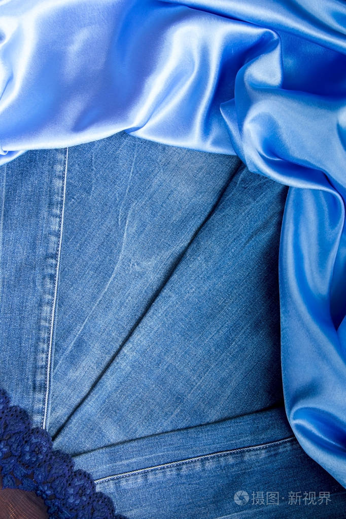 密集的蓝色牛仔面料光滑天蓝色丝绸和微妙的拉丁美洲和加勒比