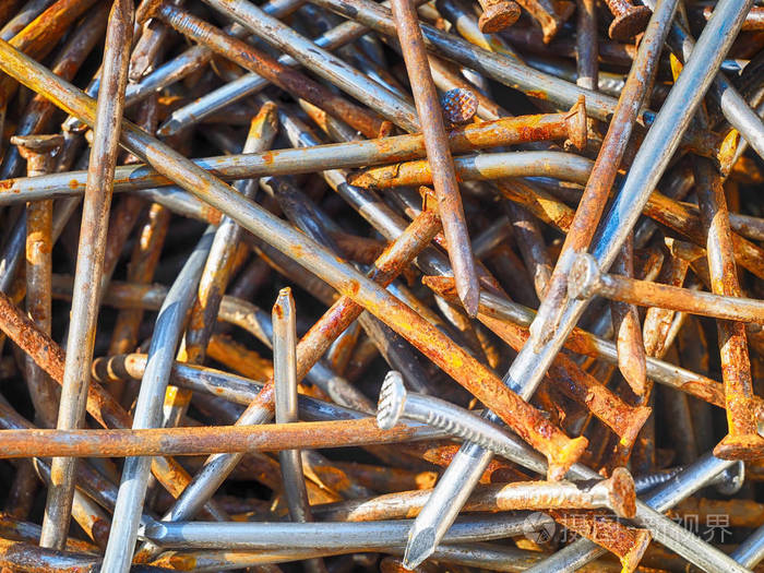 旧生锈的钉子