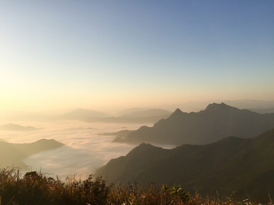 在泰国清莱富志 fah 山雾日出