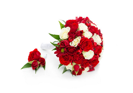 新娘花束用红色和白色的玫瑰花