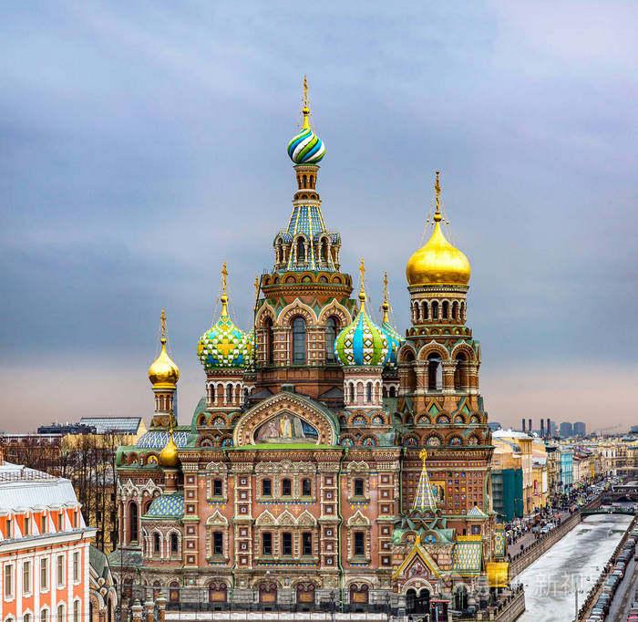 上血冬天视图在俄罗斯圣彼得堡的救世主大教堂