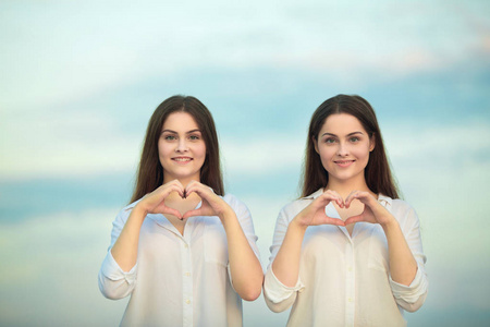 漂亮双胞胎姐妹图片