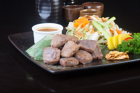 日本料理。牛肉多维数据集的背景