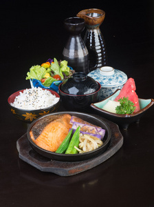 日本料理。热板鱼的背景