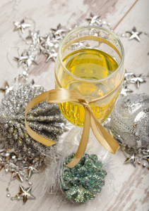 新年前夕香槟玻璃装饰