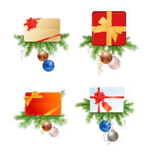 圣诞礼物和卡片与冷杉的枝条和装饰品
