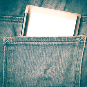 笔记本和铅笔在吉恩口袋复古怀旧风格