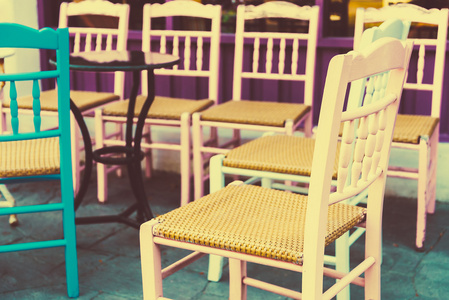 椅子在咖啡店户外区