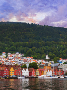 街道在卑尔根挪威著名 bryggen