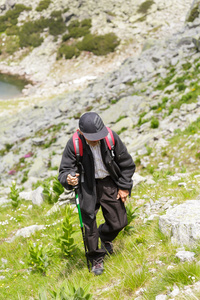 高级男子徒步旅行