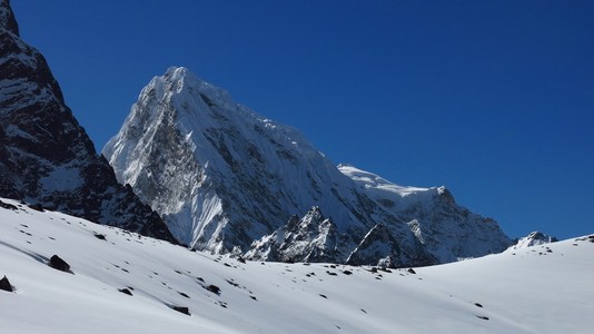 Cholatse 高峰雀儿山山上现场传递迷航