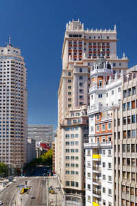 西班牙马德里的卡尔德拉王子街景