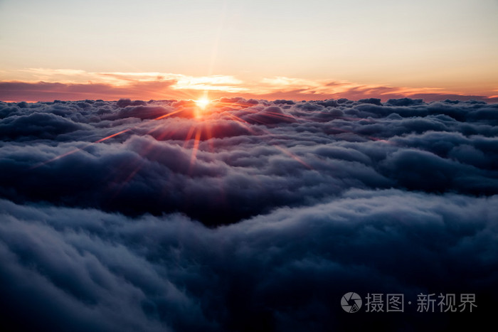 云层上方的日出