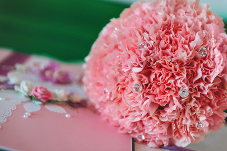 粉红色新娘花束