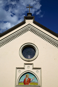 玫瑰窗教会 abbiate 意大利老墙露台的教会贝尔