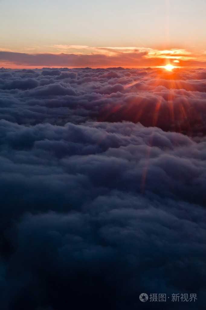 云层上方的日出