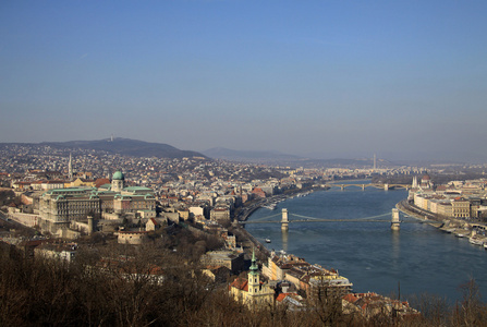塞切尼链桥与玛格丽特桥，匈牙利首都布达佩斯，多瑙河的视图