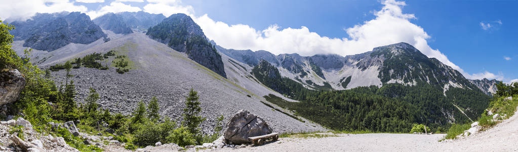 在奥地利和视图到 Karawanks Maltschacher Alm 的方式