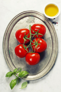 番茄和新鲜的意大利食材