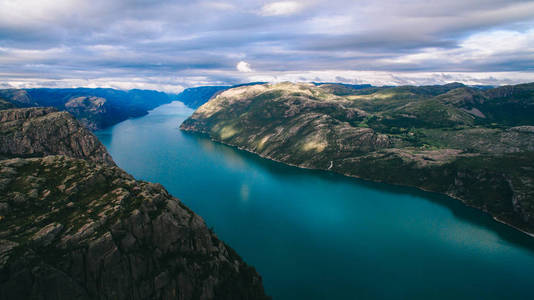 湖和山在挪威