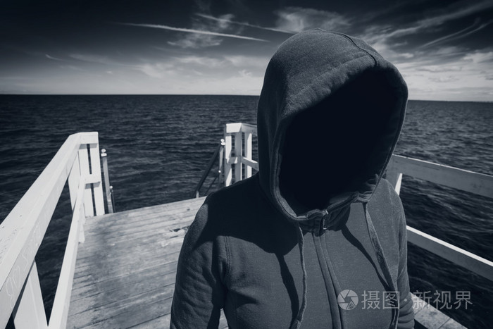 在远洋码头绑架公司不露面蒙面面目全非女人