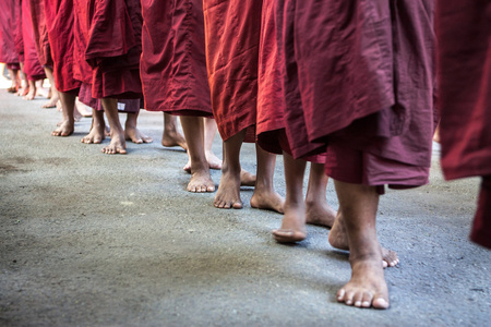 修道院的僧侣图片