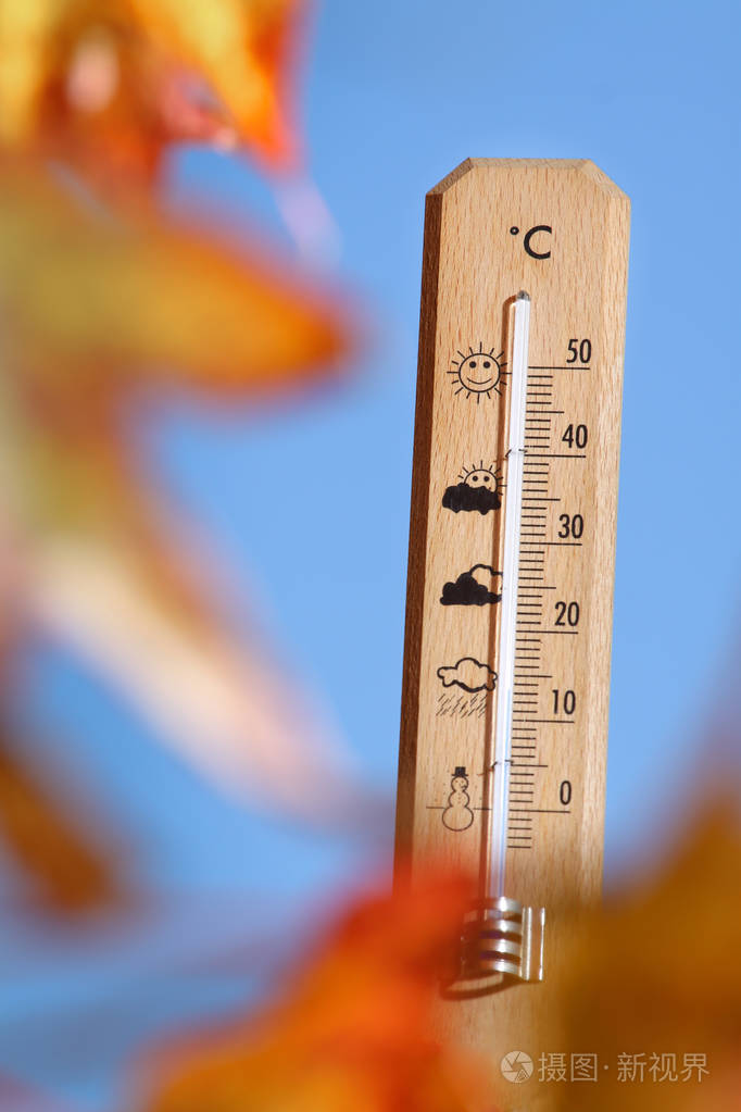 在秋天用水银温度计显示天气好